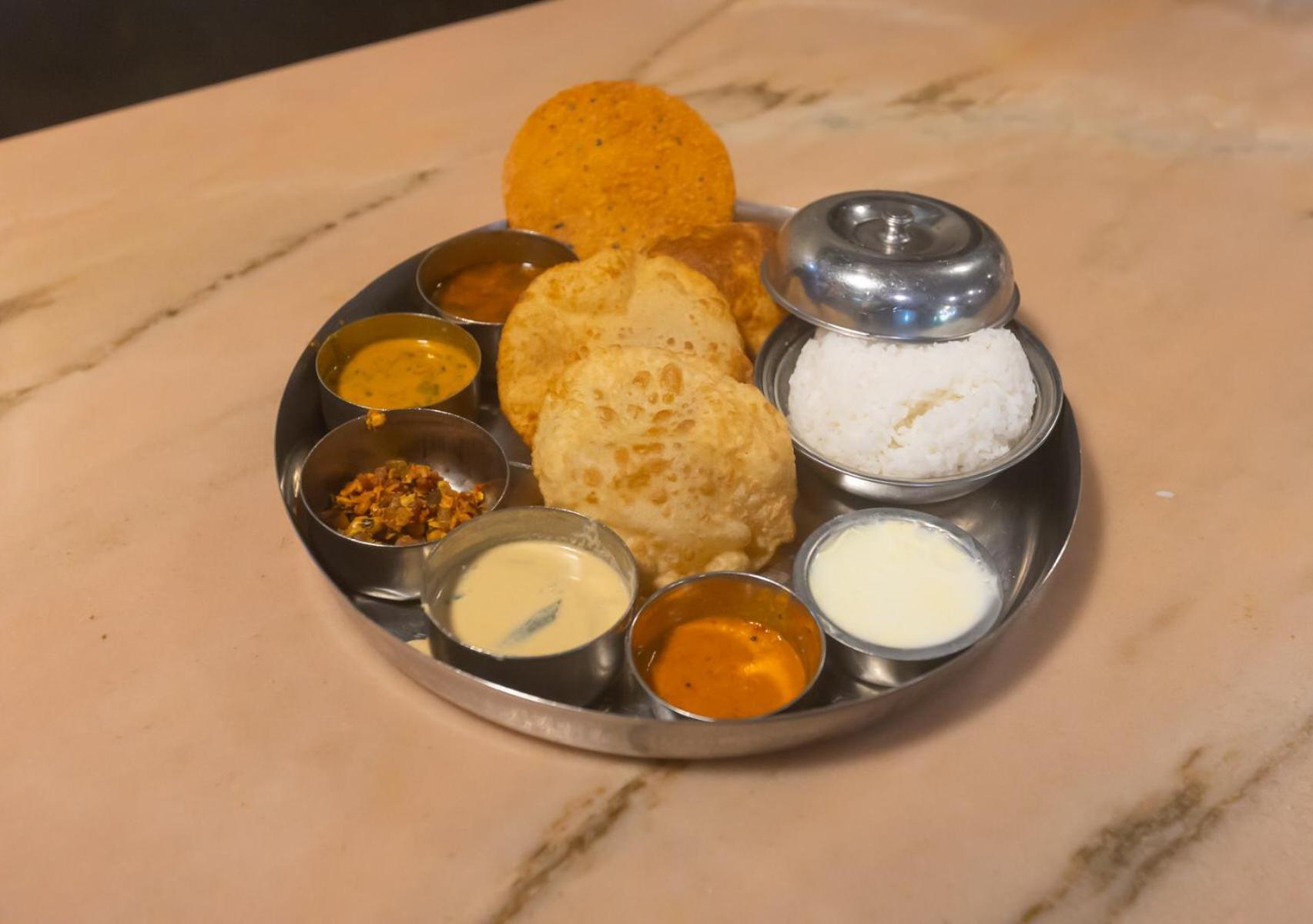 Sri Ramakrishna Hotel Bangalore Bagian luar foto