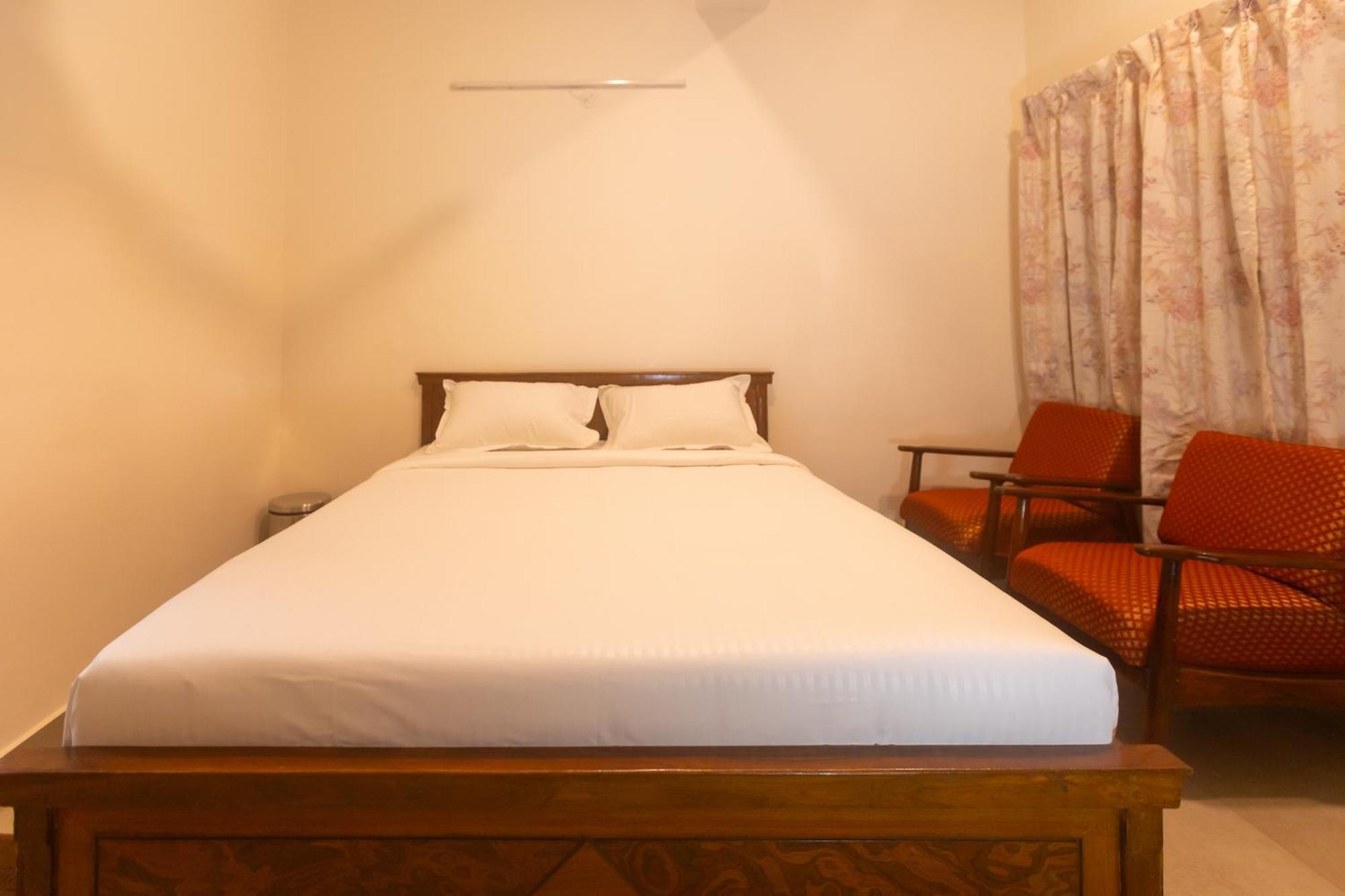 Sri Ramakrishna Hotel Bangalore Bagian luar foto