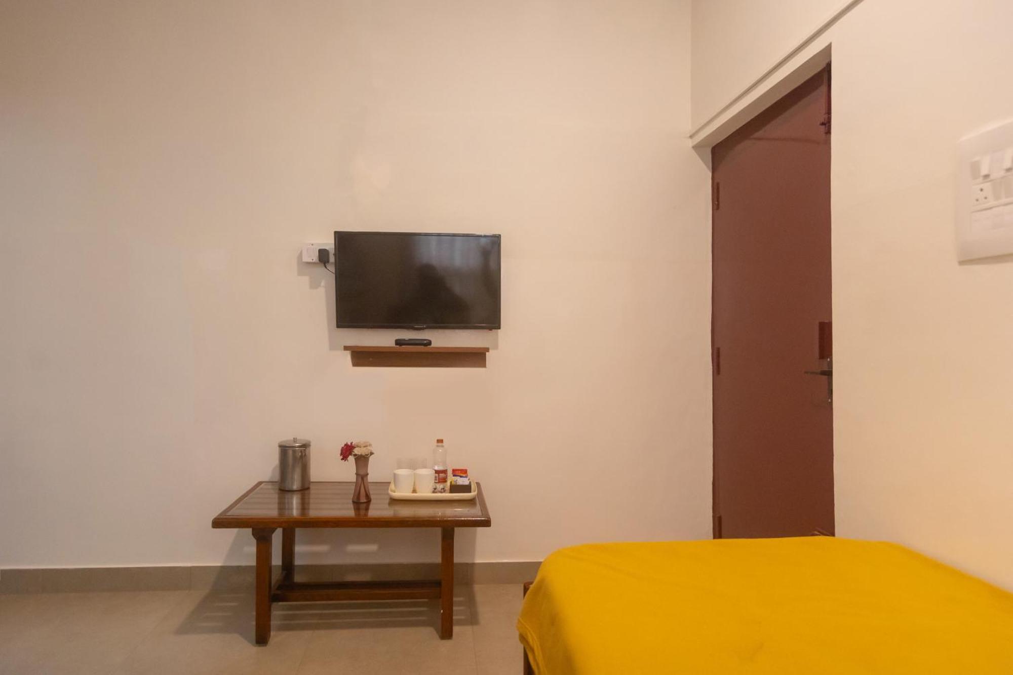 Sri Ramakrishna Hotel Bangalore Bagian luar foto