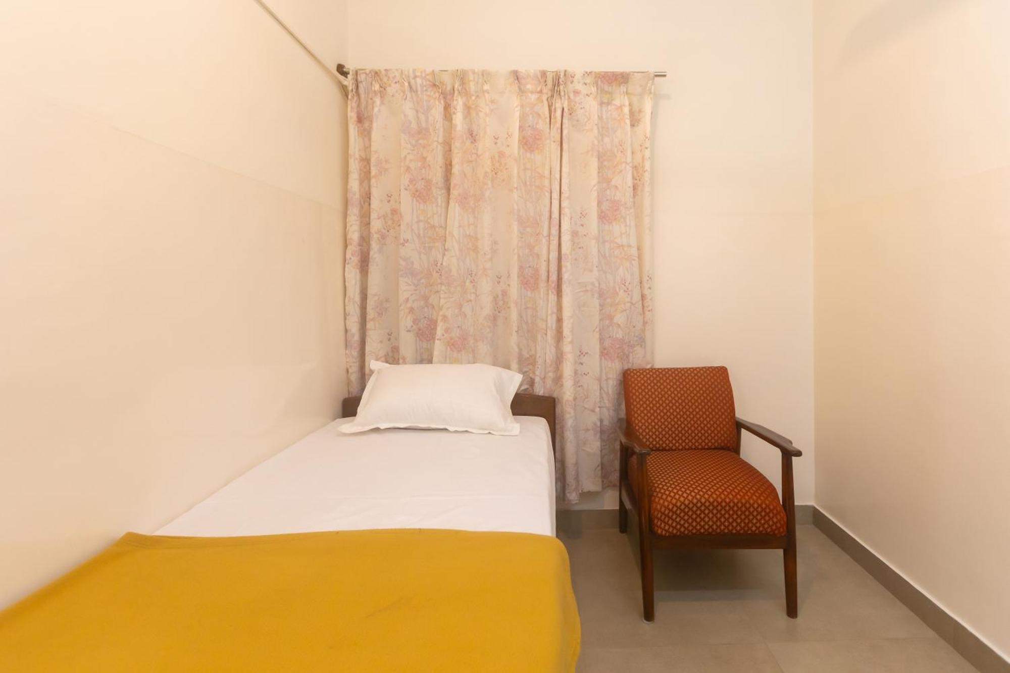 Sri Ramakrishna Hotel Bangalore Bagian luar foto