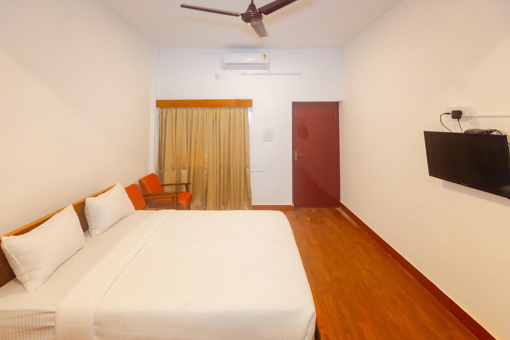 Sri Ramakrishna Hotel Bangalore Bagian luar foto