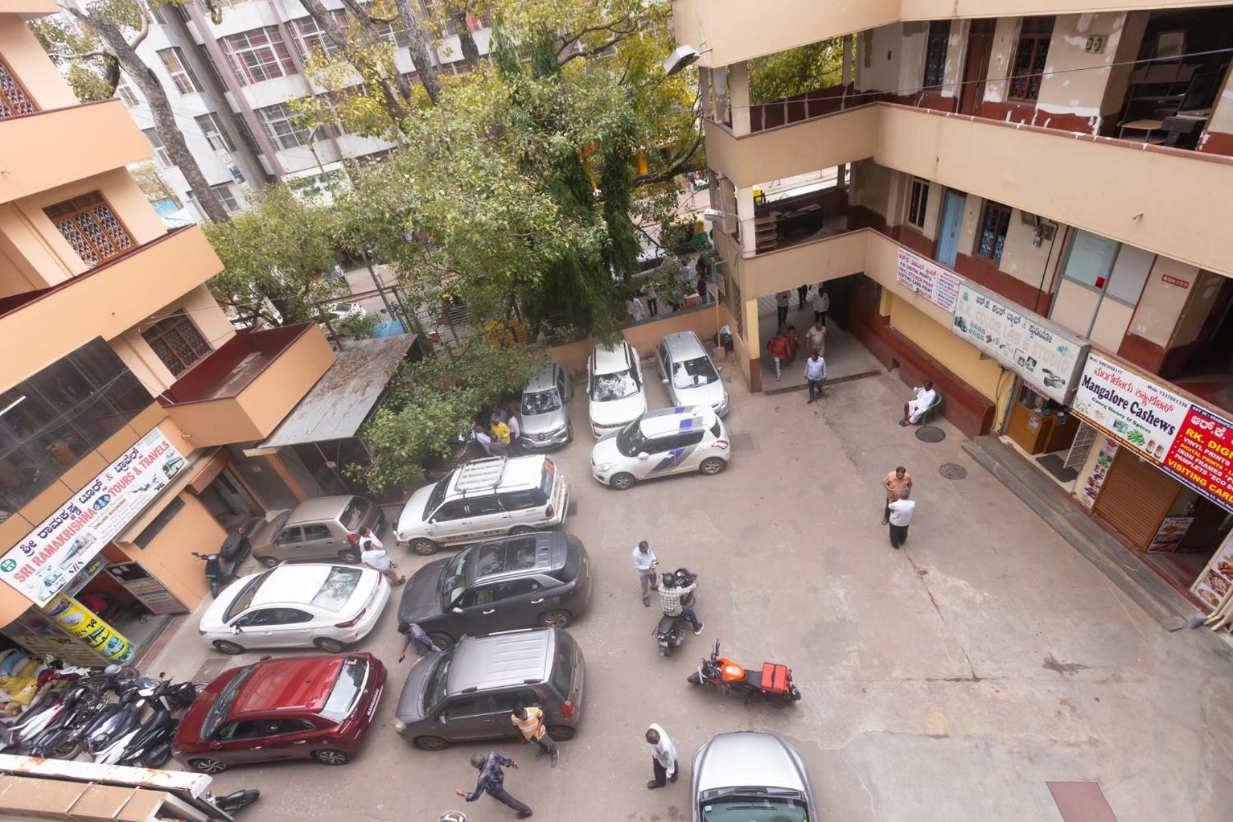 Sri Ramakrishna Hotel Bangalore Bagian luar foto