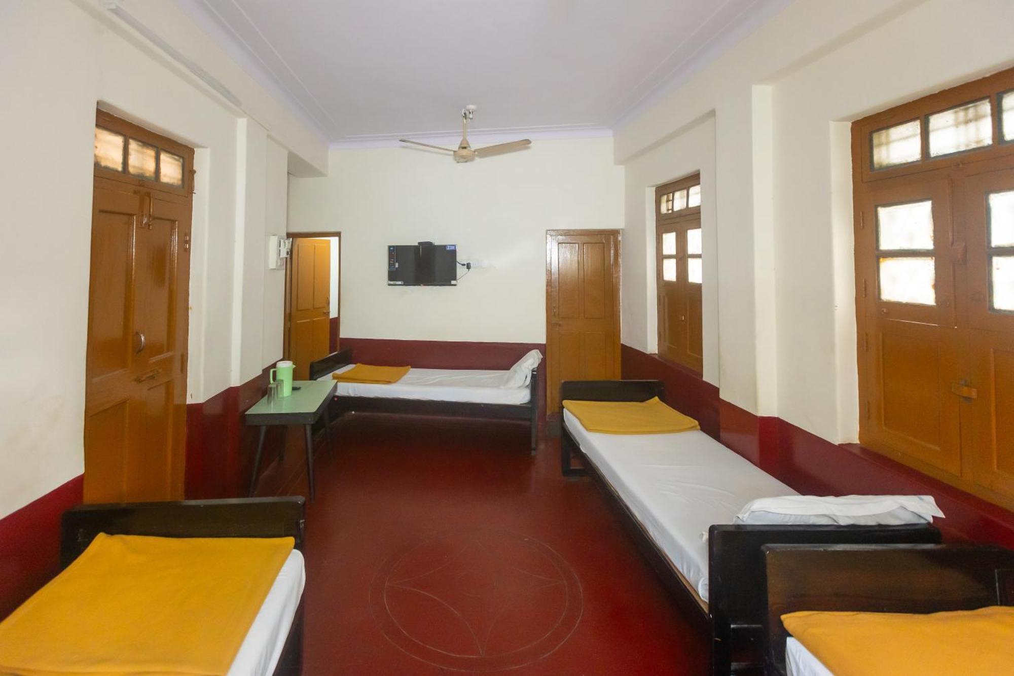 Sri Ramakrishna Hotel Bangalore Bagian luar foto