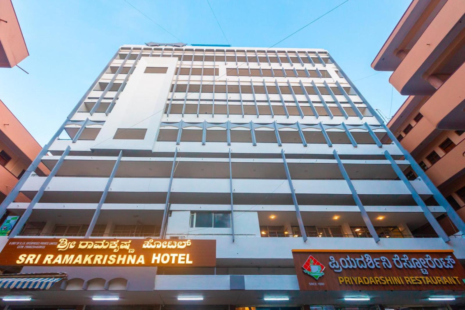 Sri Ramakrishna Hotel Bangalore Bagian luar foto