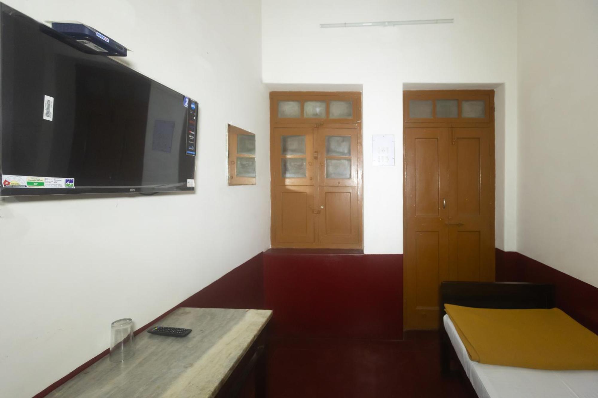 Sri Ramakrishna Hotel Bangalore Bagian luar foto