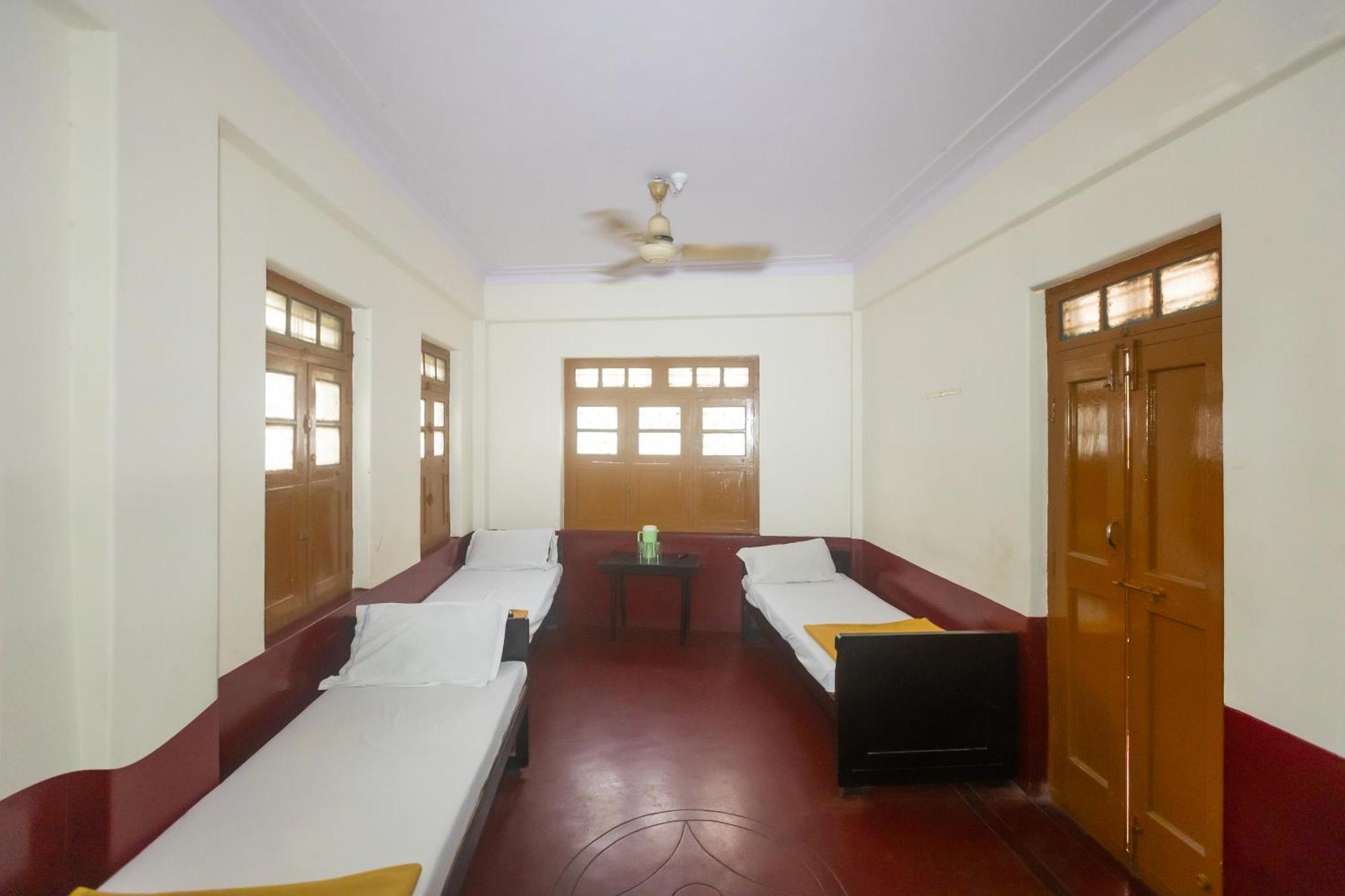 Sri Ramakrishna Hotel Bangalore Bagian luar foto
