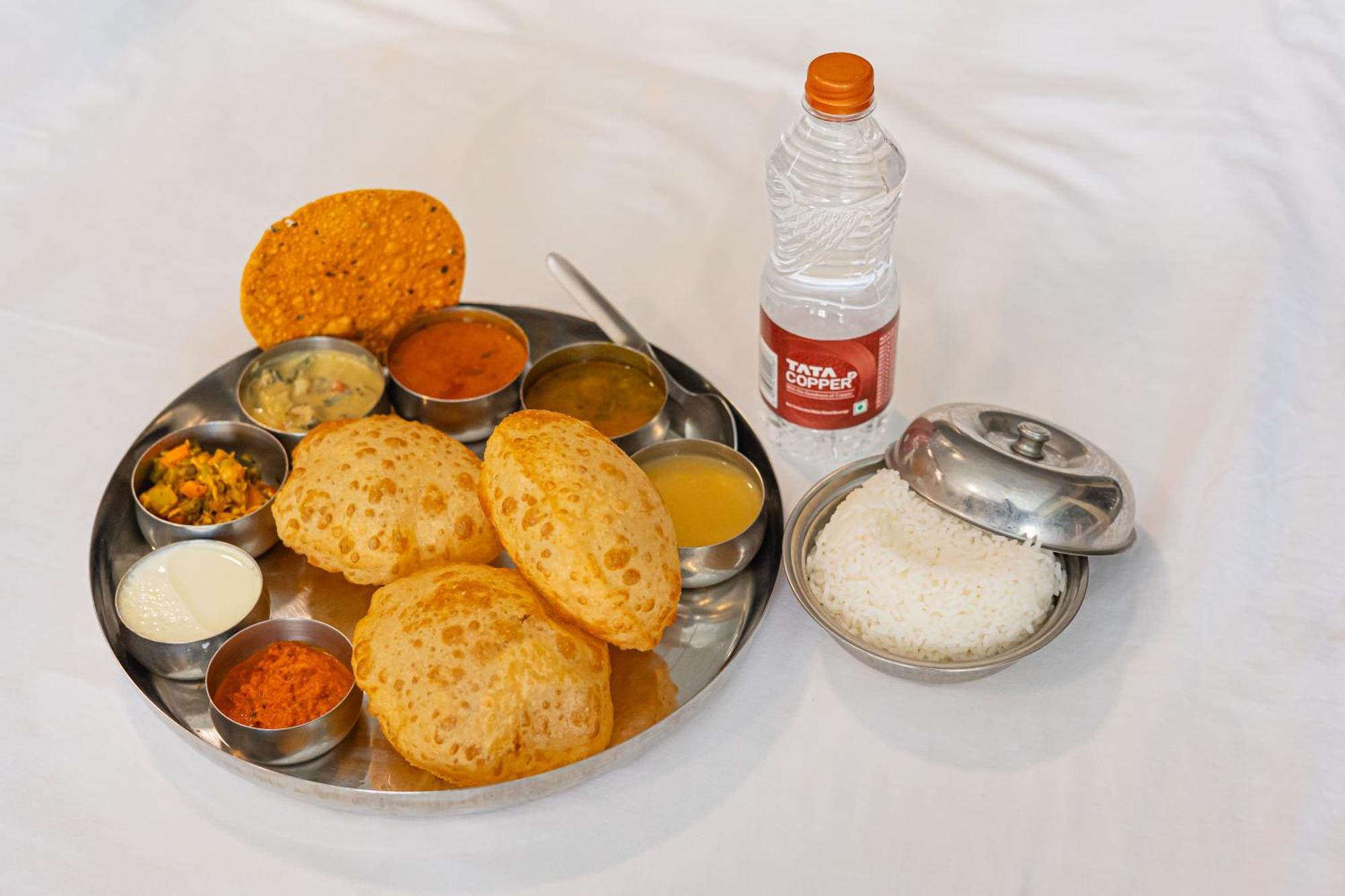 Sri Ramakrishna Hotel Bangalore Bagian luar foto
