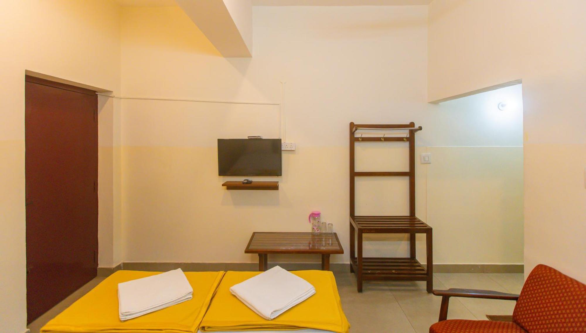 Sri Ramakrishna Hotel Bangalore Bagian luar foto