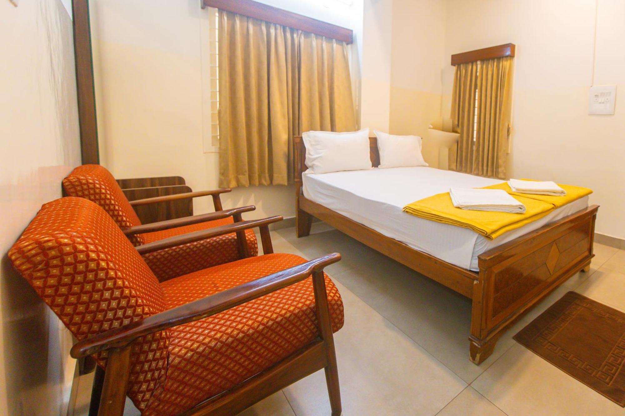 Sri Ramakrishna Hotel Bangalore Bagian luar foto